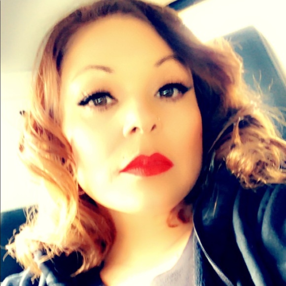 Meet your Posher, Hilda - Picture 2 of 2